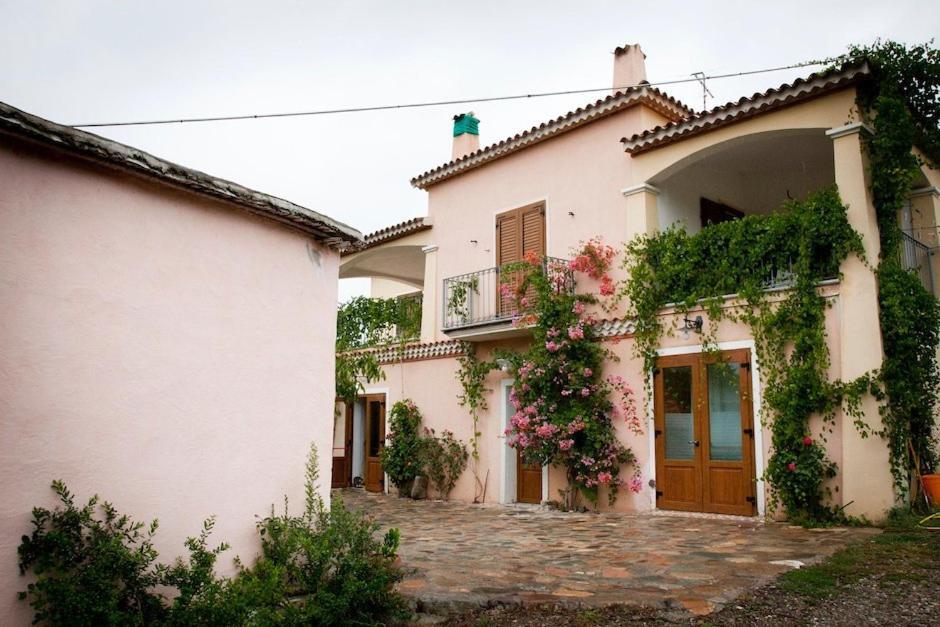Agriturismo Donnolu Tertenìa Kültér fotó